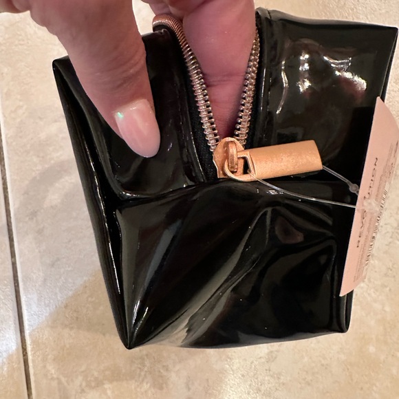 Makeup Revolution Friends Cosmetic bag NWT - Picture 7 of 7